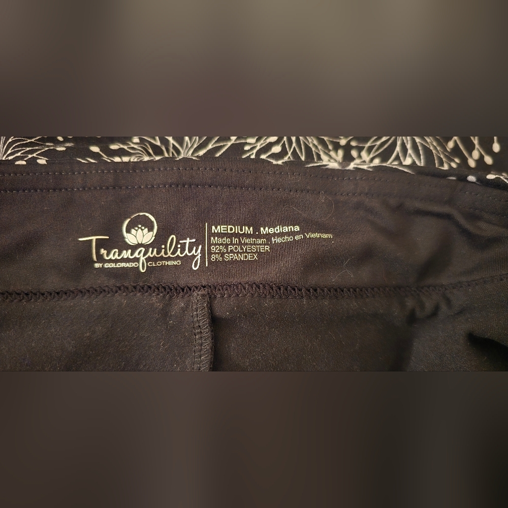 Tranquility by Colorado Clothing Athletic Skort Black Floral Medium - Picture 3 of 5